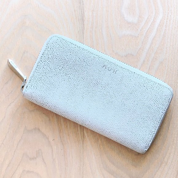 Aritzia Auxiliary HULST Zip Wallet in White - Picture 1 of 4